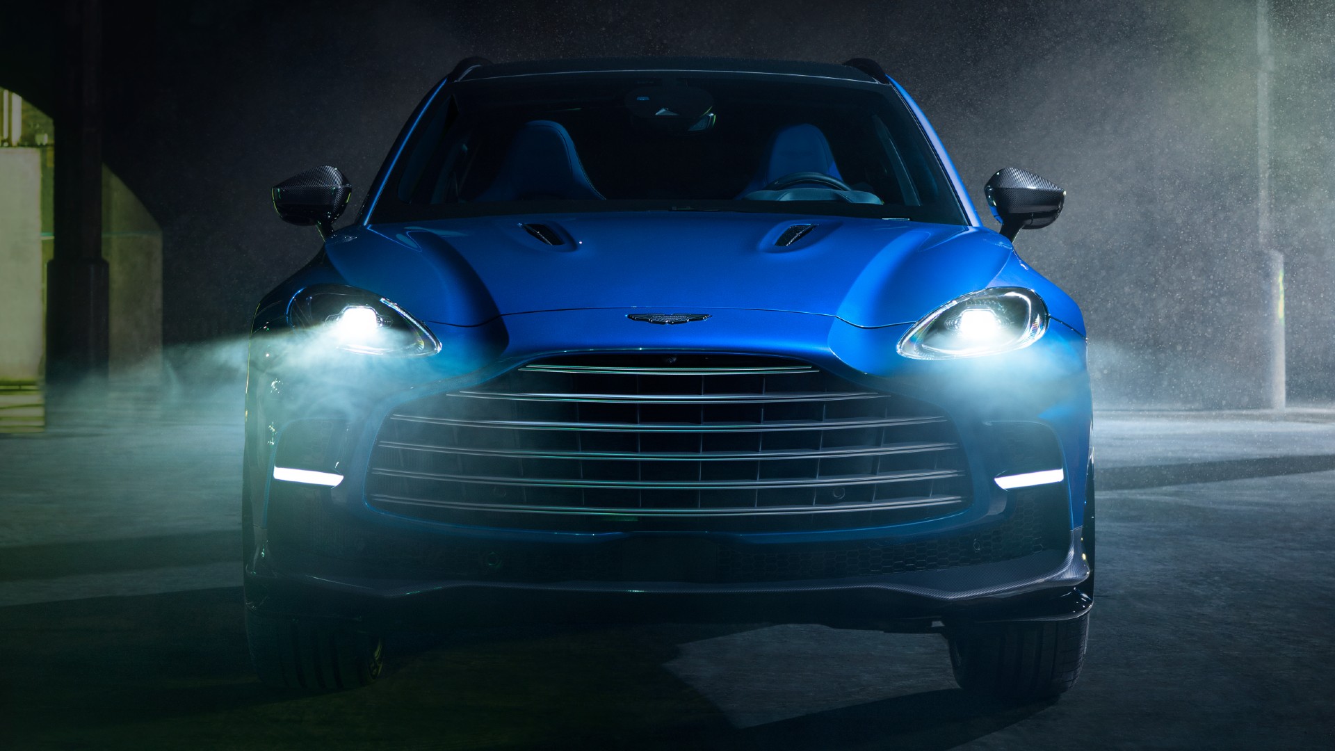 aston martin dbx 707