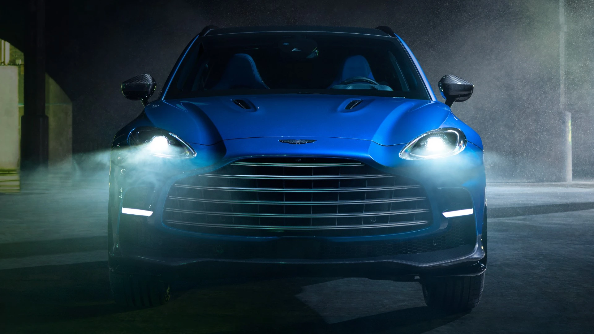 aston martin dbx 707