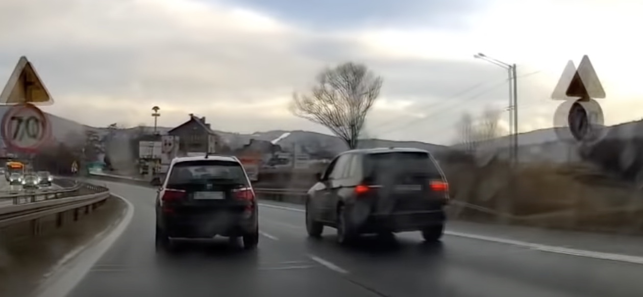 Wszystko o kierowcach BMW i wyprzedzaniu w minutę. Ten film objaśnia temat