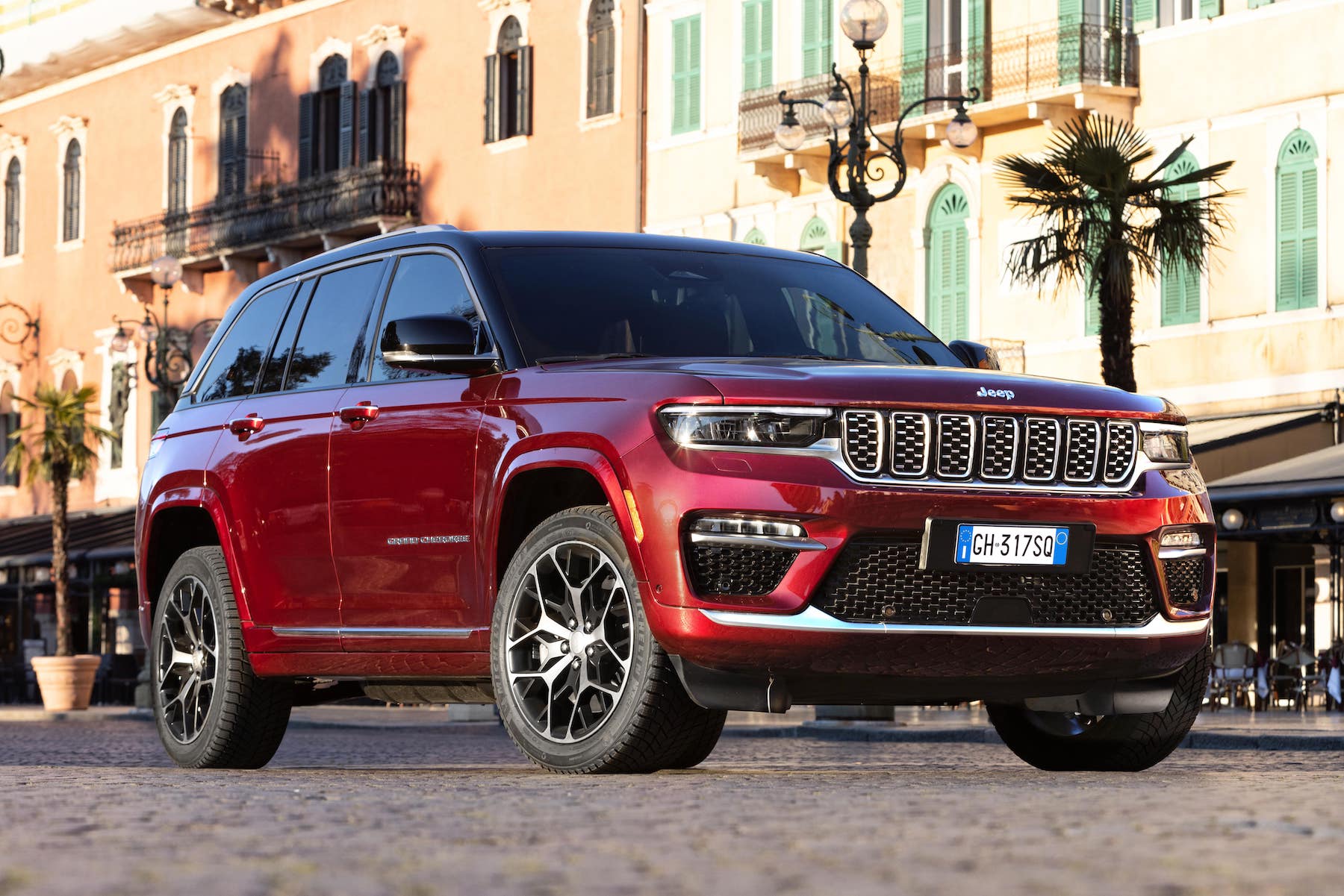 Nowy Jeep Grand Cherokee do zamówienia w Europie. 230V zamiast V8