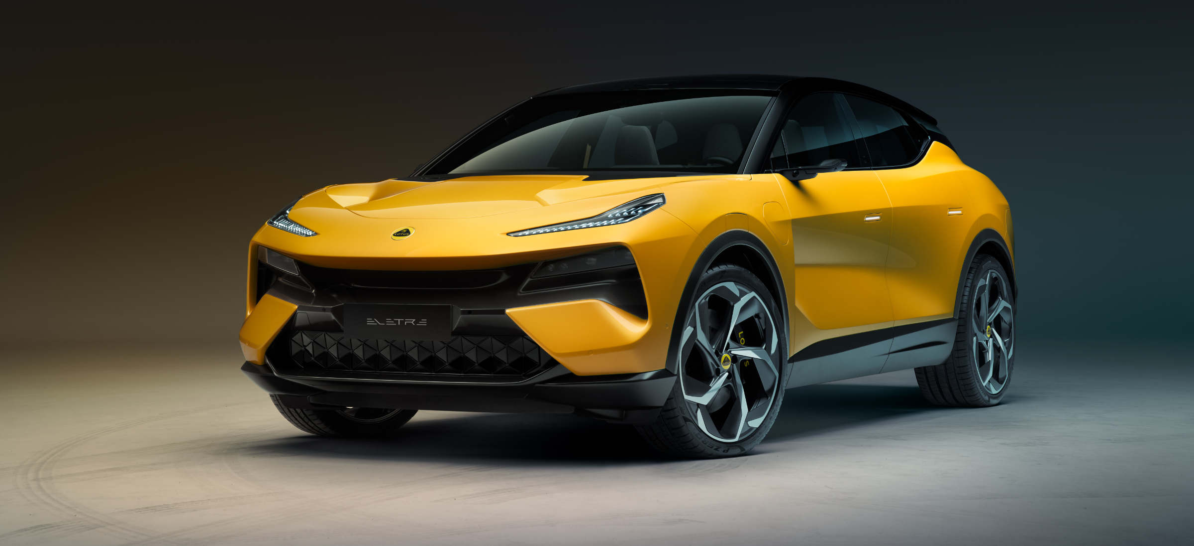 Lotus eletre premiera 