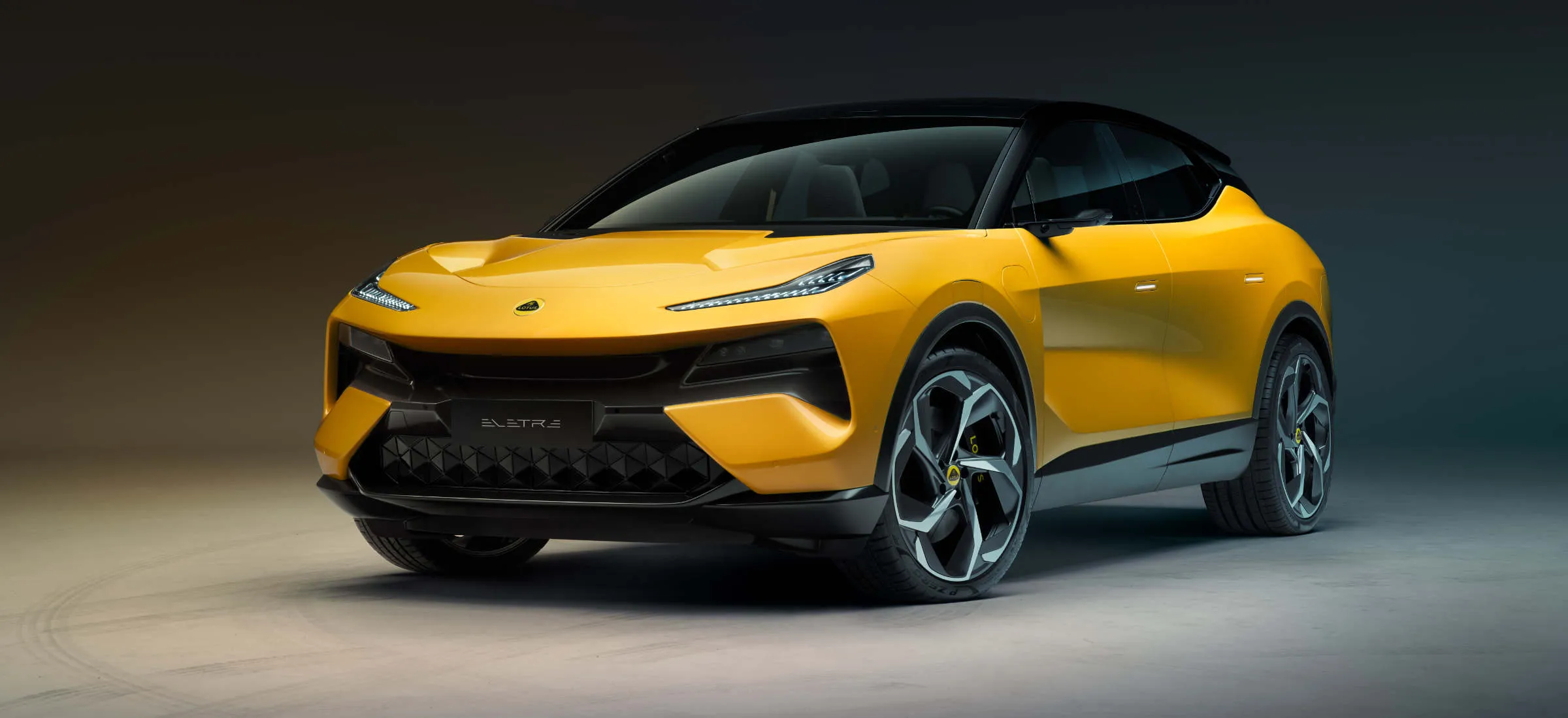 Lotus eletre premiera 