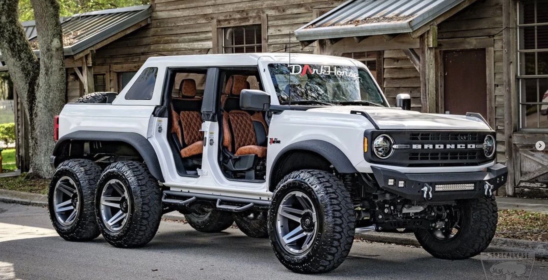 W sam raz na rekordowe ceny paliwa. Nareszcie naprawdę powstał Ford Bronco 6×6