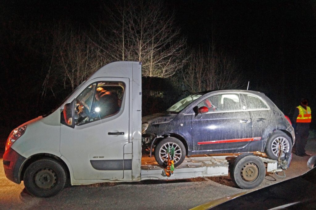 przewóz auta na platformie