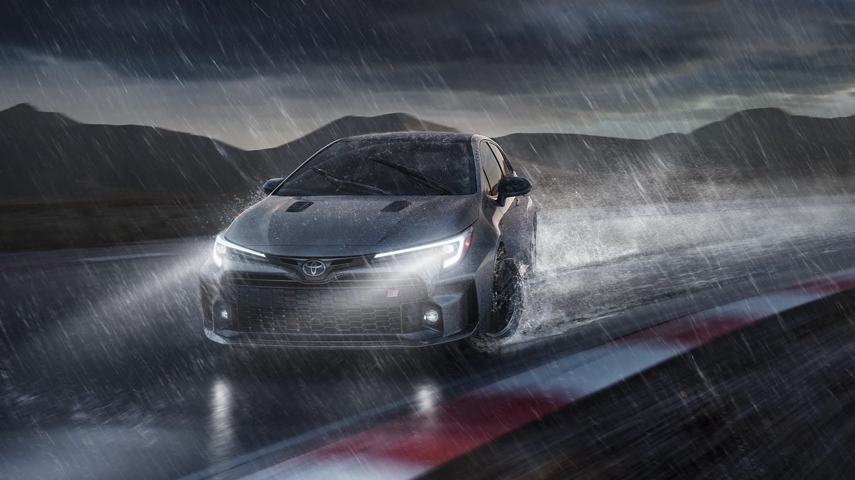 Toyota GR Corolla ma trzy wydechy. To nie fanaberia projektantów