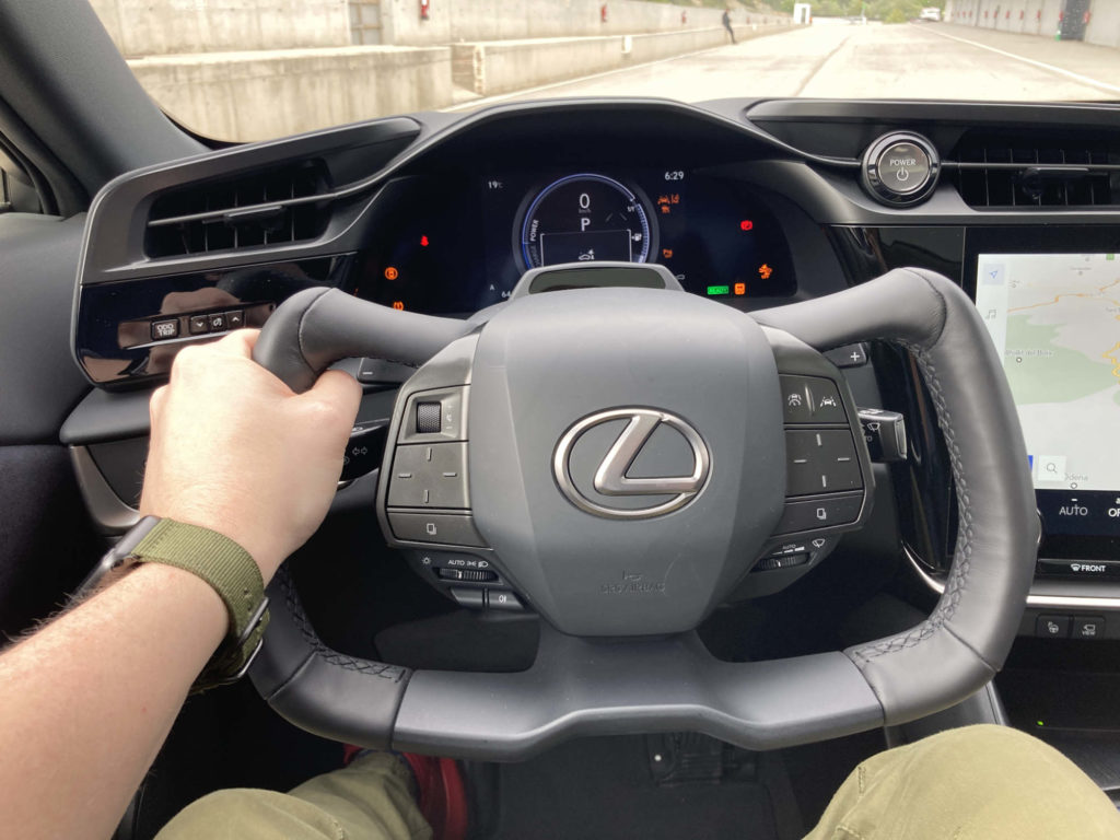 Lexus RZ kierownica