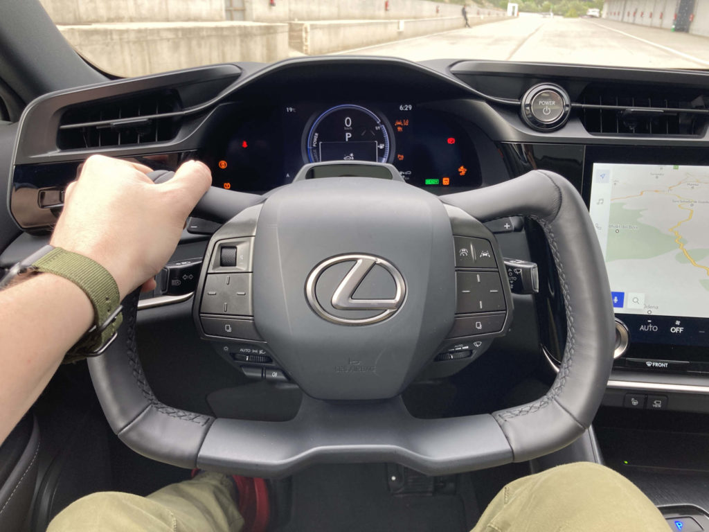 Lexus RZ kierownica