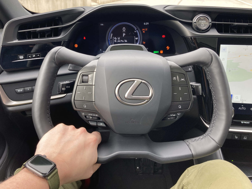 Lexus RZ kierownica