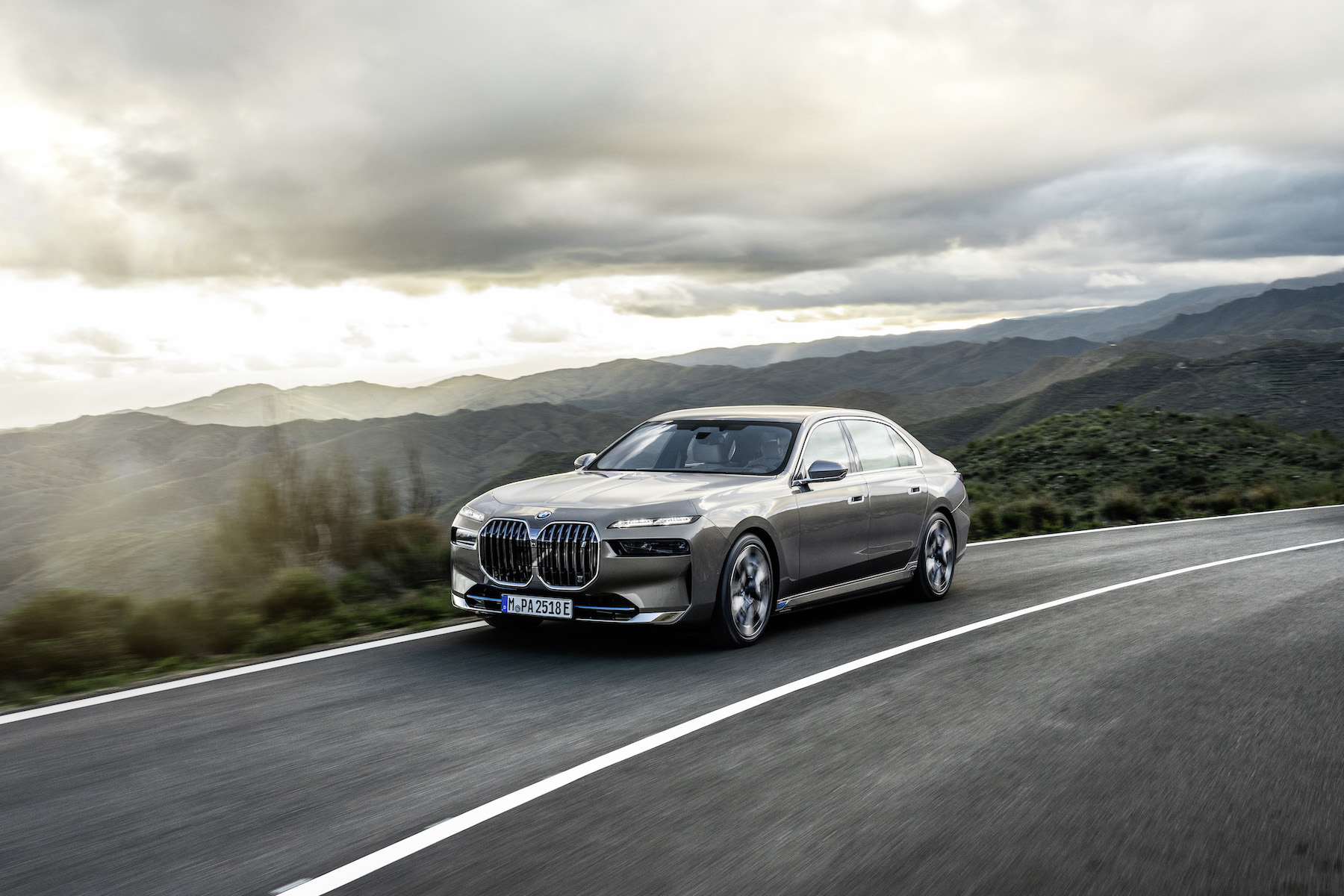 bmw serii 7 z silnikiem v8