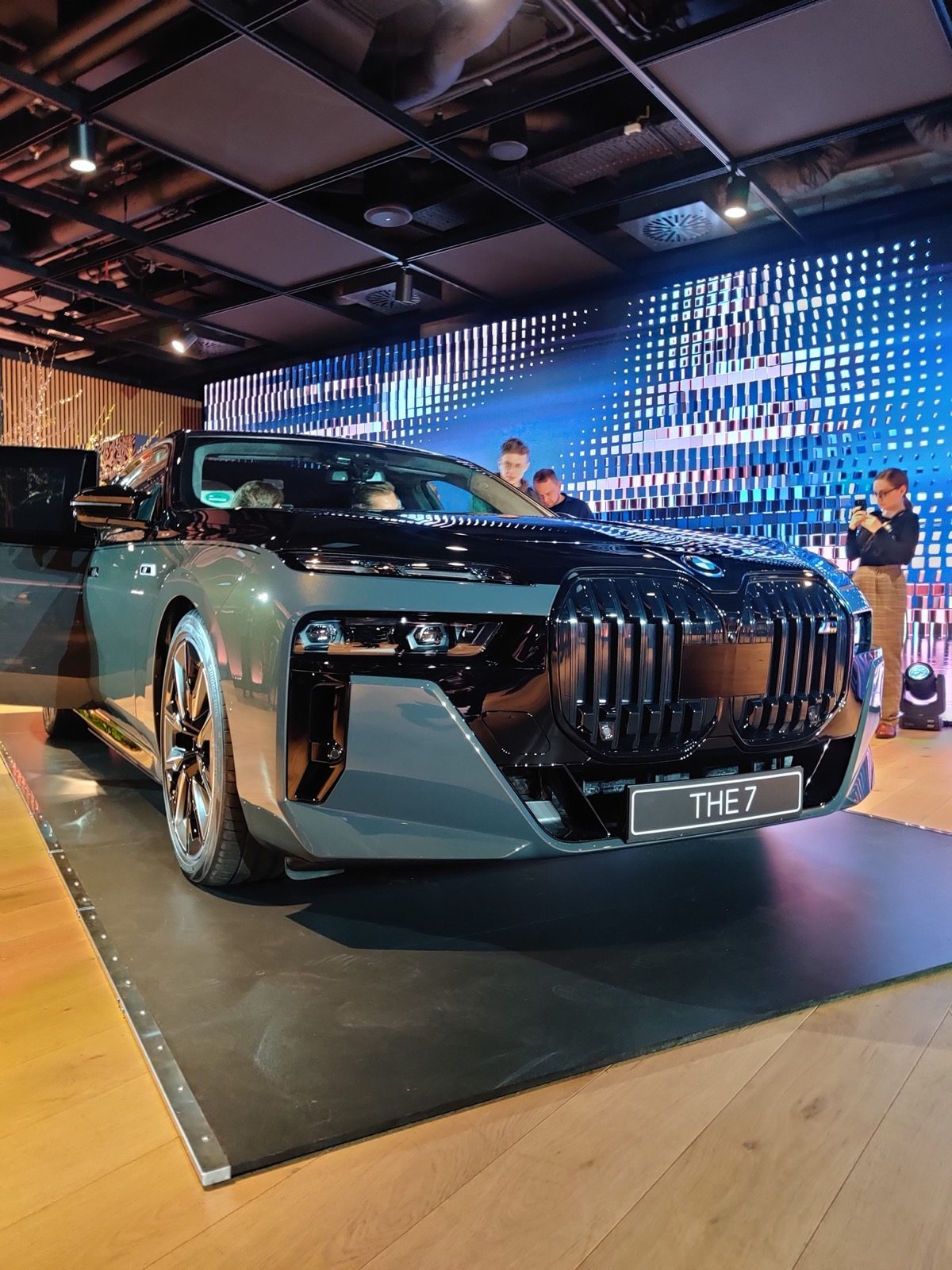 Oto najlepsze gadżety z nowego BMW serii 7 (prosto z premiery)