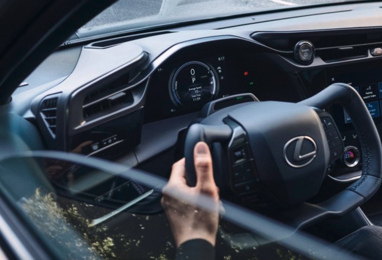 Lexus RZ 450e kierownica