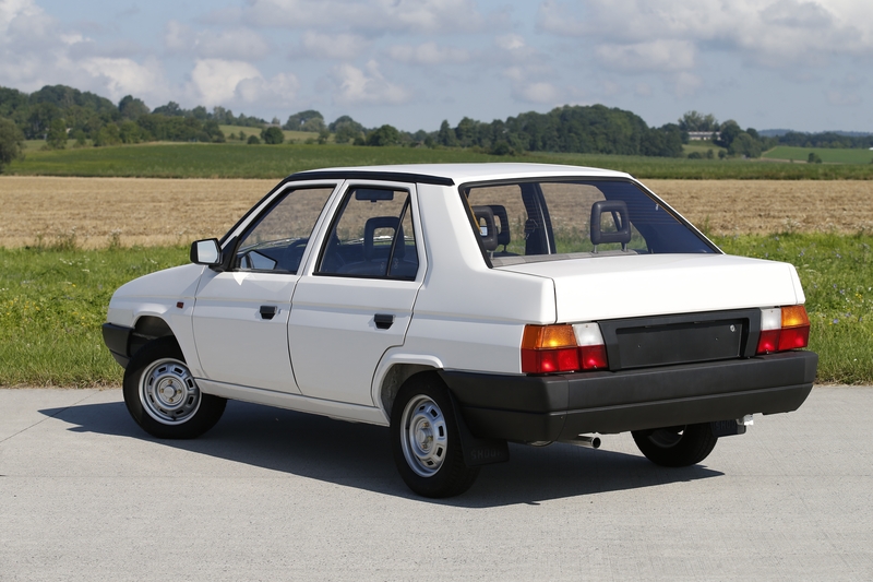 Czy istniała Skoda Favorit sedan? Odpowiedź brzmi: nie, ale tak