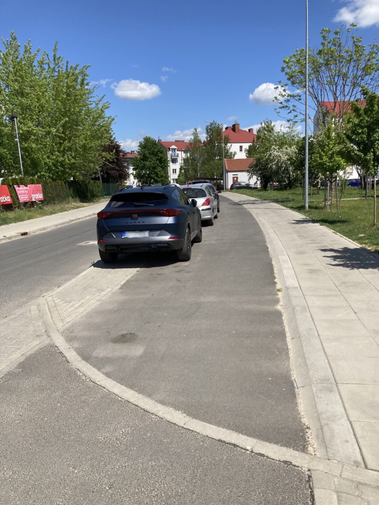 parkowanie pod kościołem 