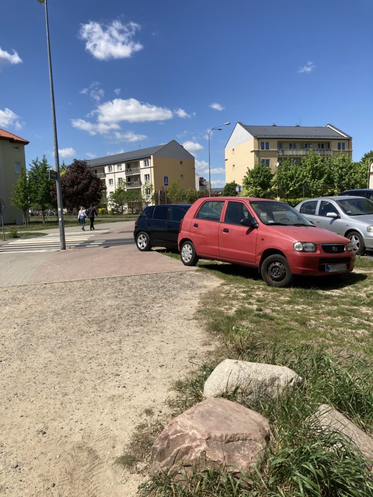parkowanie pod kościołem 