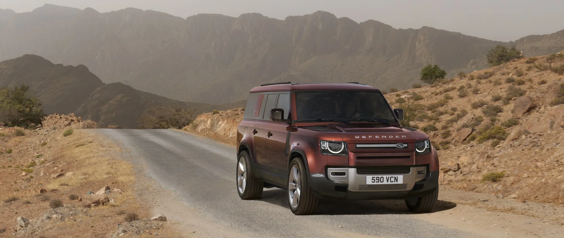 Oto nowy Land Rover Defender 130. Zmieści 8 osób i jest większy niż GLS