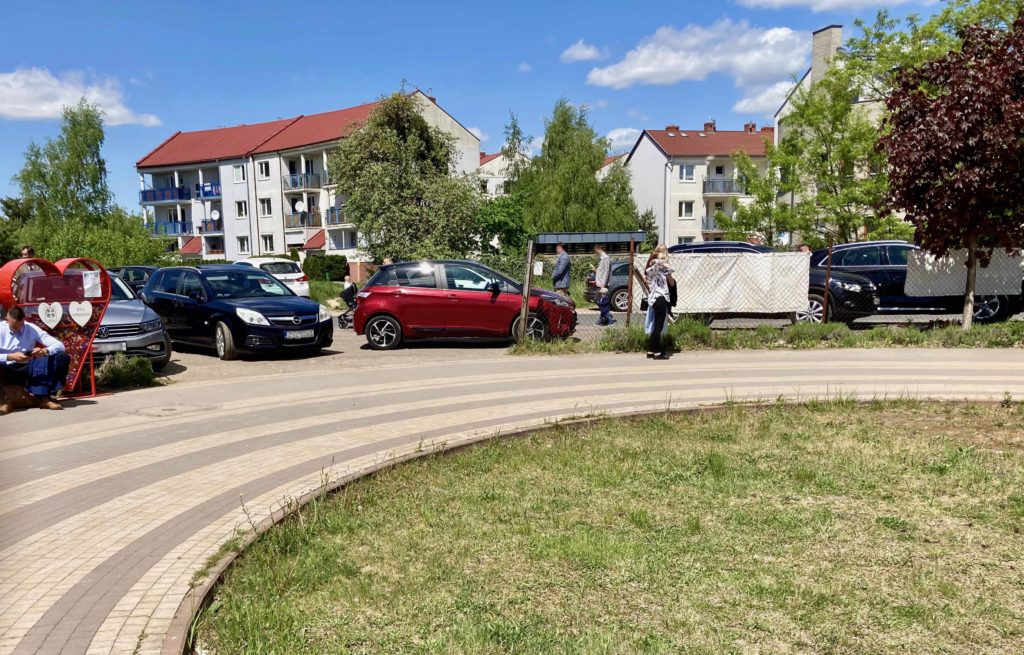 parkowanie pod kościołem 