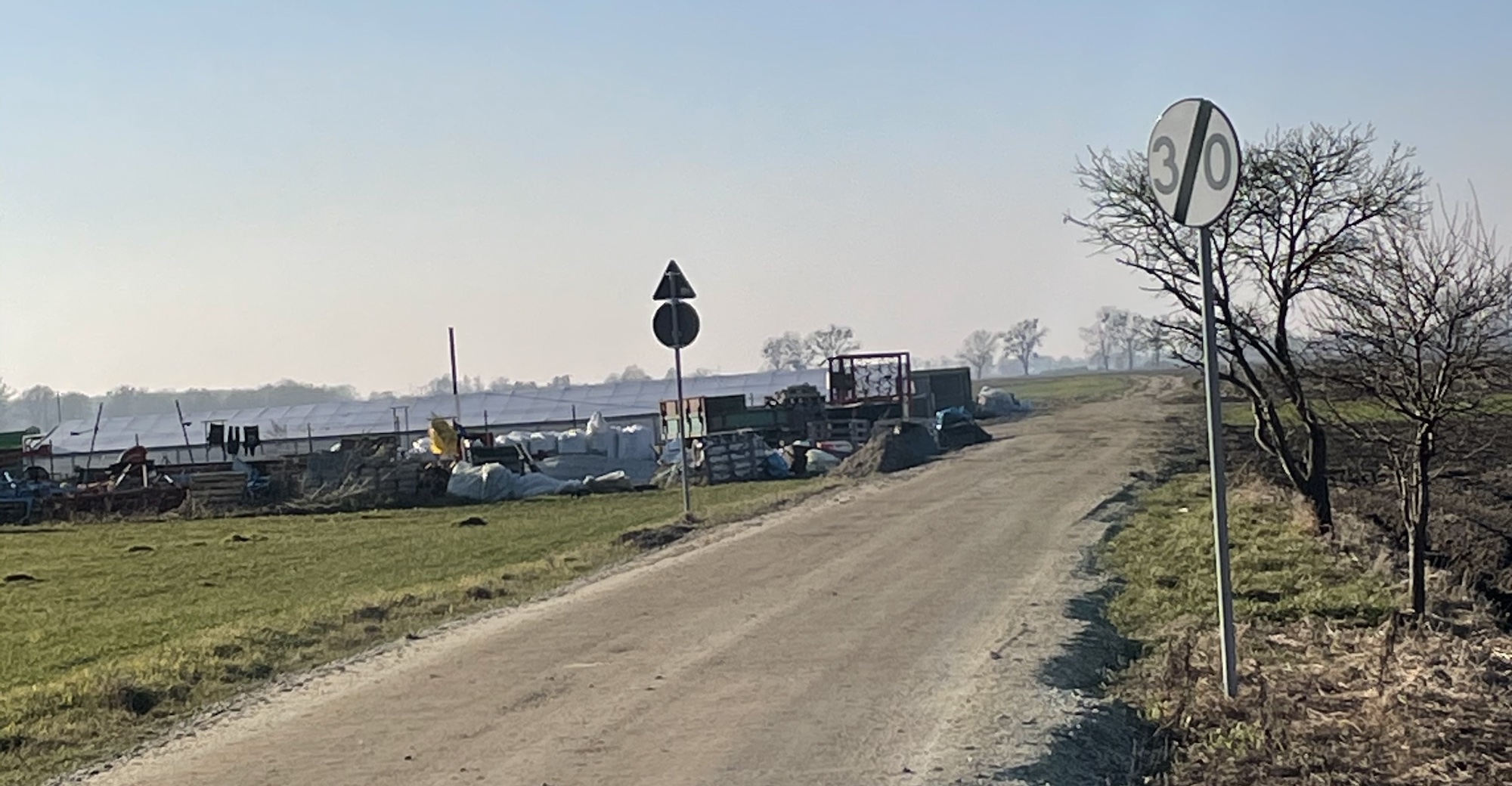 Za tym znakiem możesz pędzić 90 km/h. O ile się odważysz