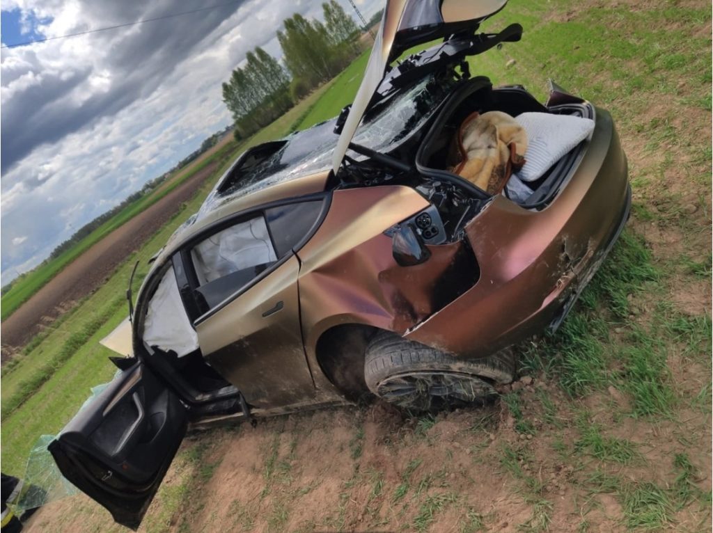 tesla wypadek 
