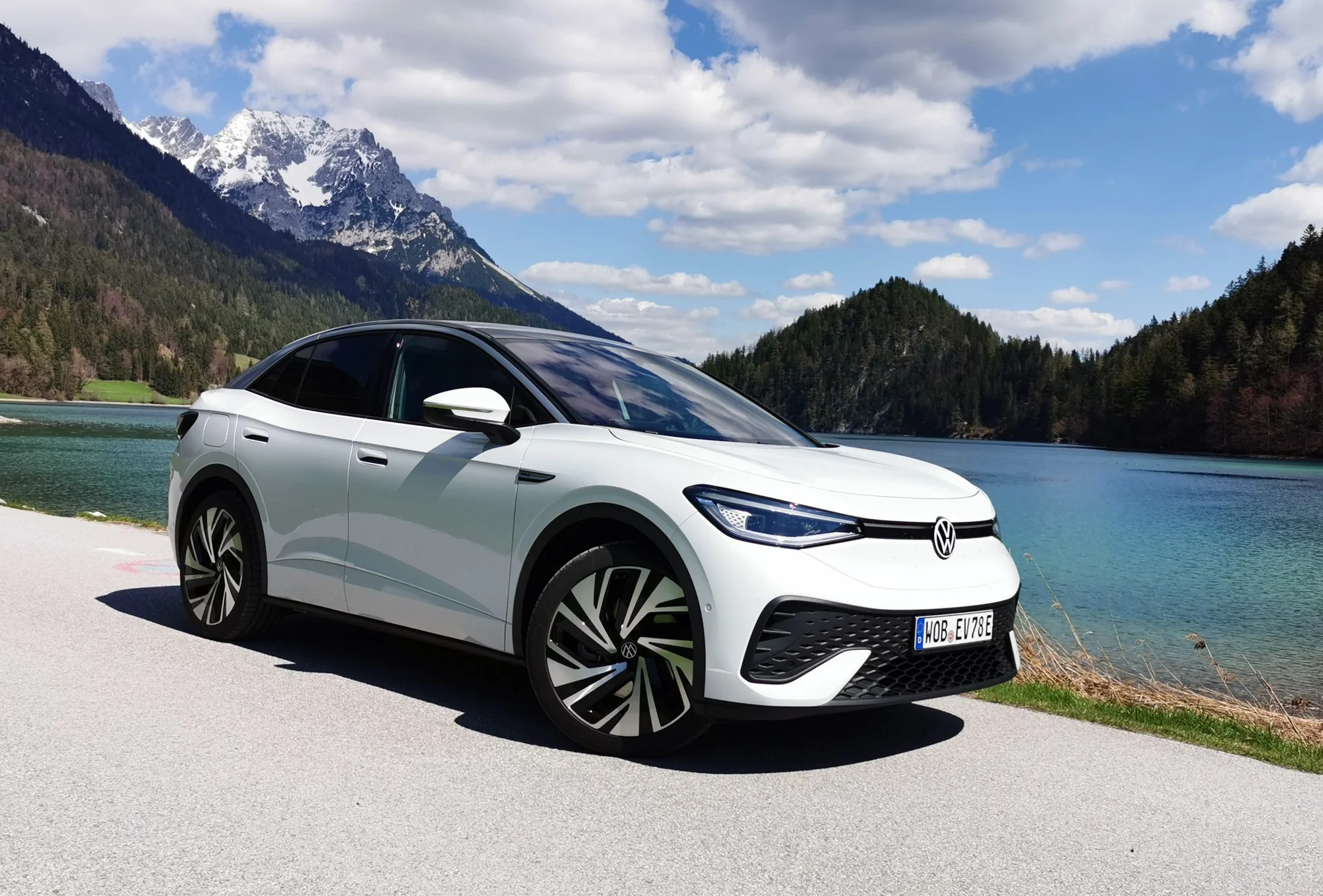 Volkswagen ID.5 - pierwsza jazda. Muzyka poważna, Alpy i parkowanie