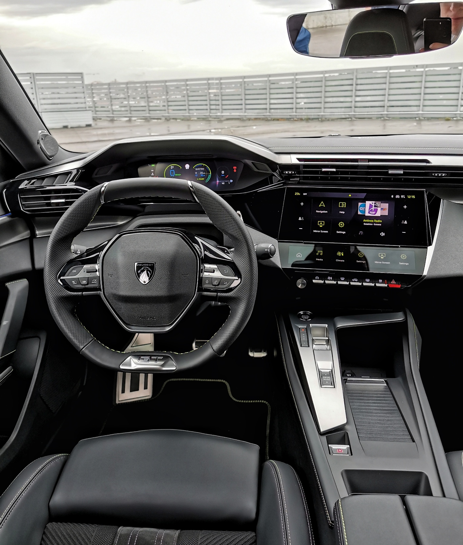peugeot 408 wnętrze 