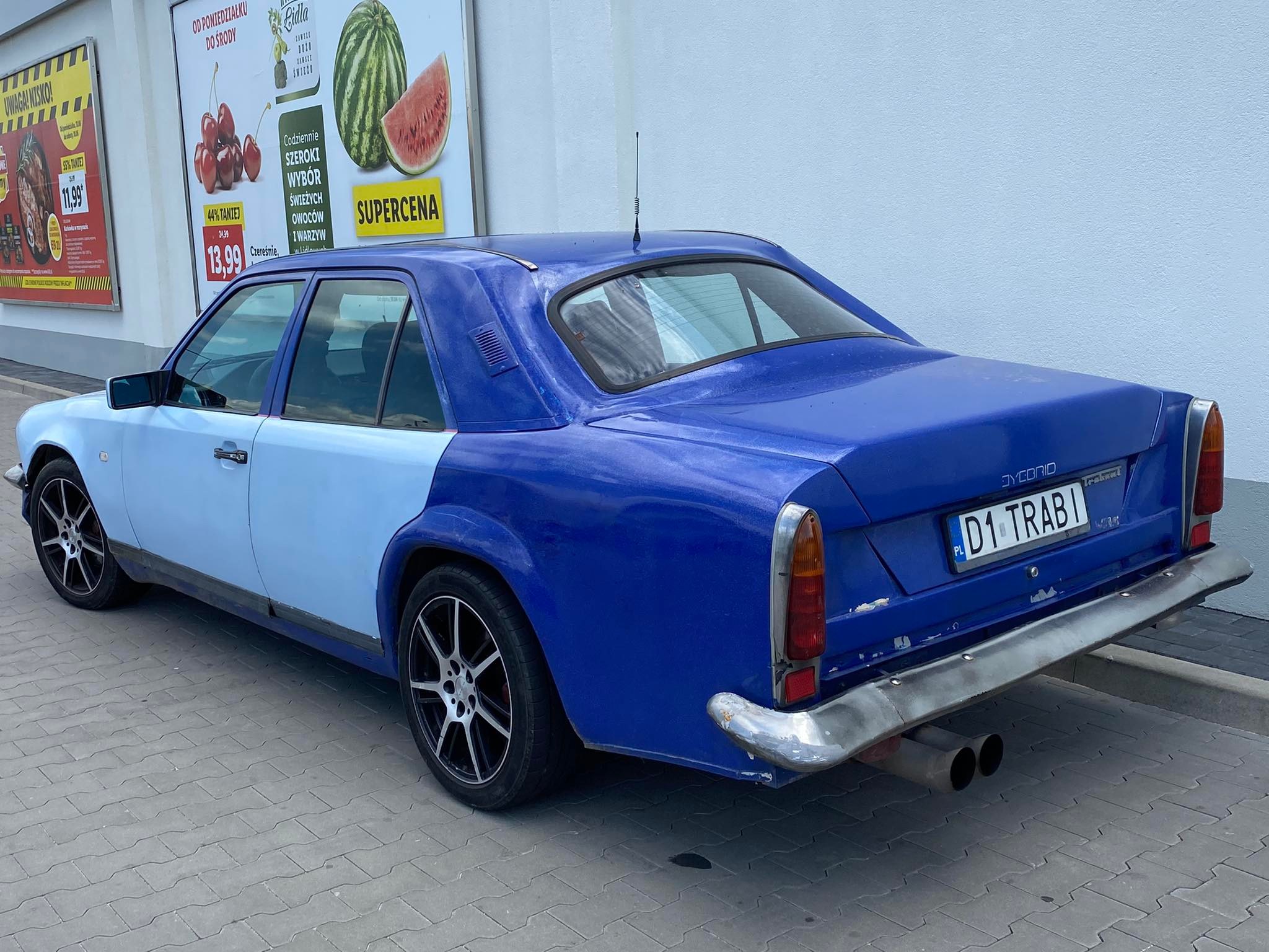 Przerobił Balerona na Trabanta. Oto Traberon. Kiedy niedziela handlowa