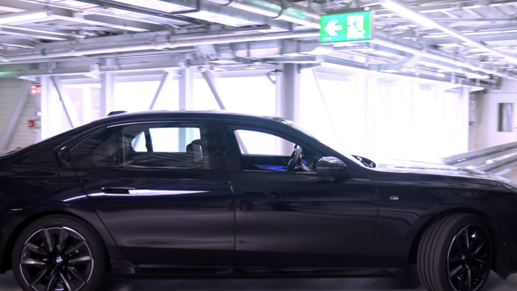 bmw same jeżdżą po fabryce