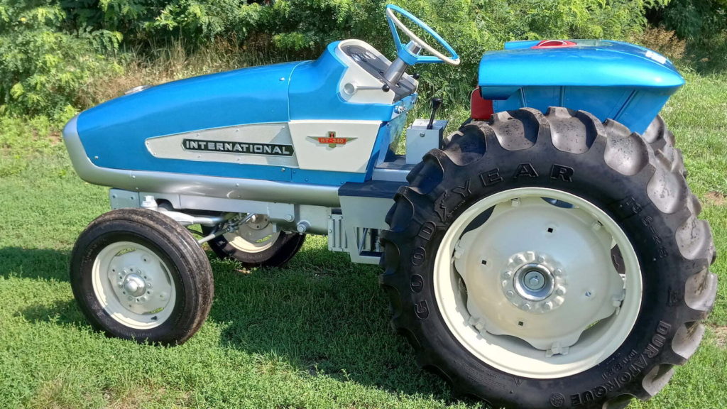 ciągnik rolniczy International Harvester 