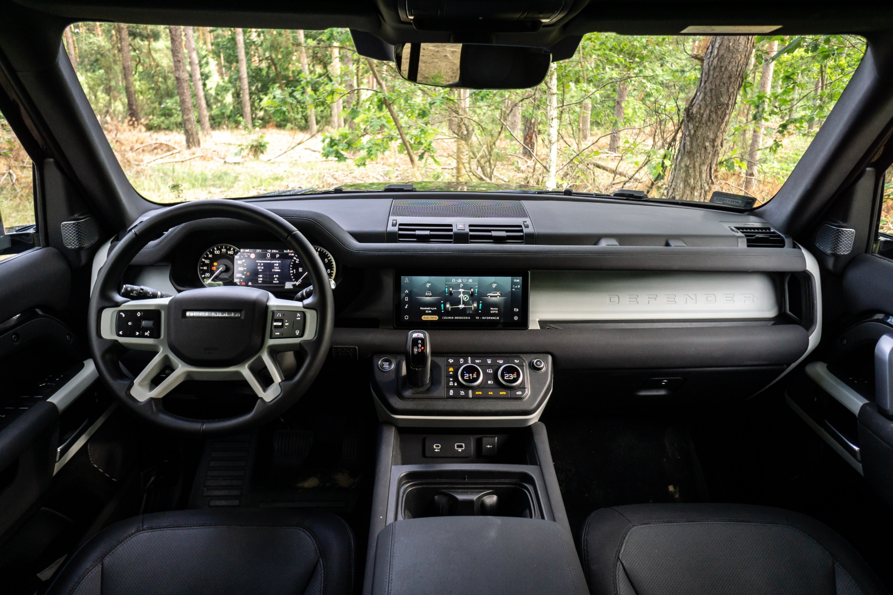 nowy land rover defender 