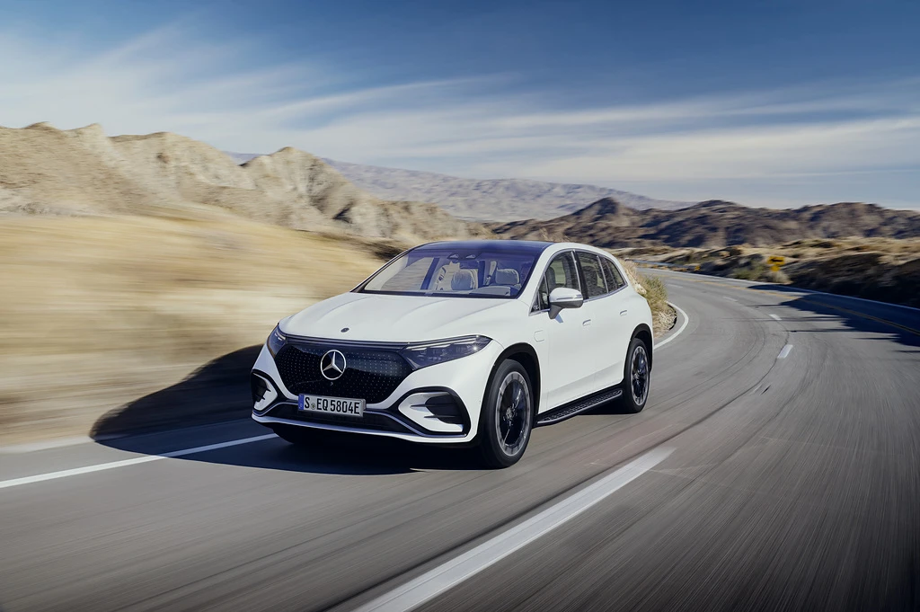 mercedes eqs suv cena 