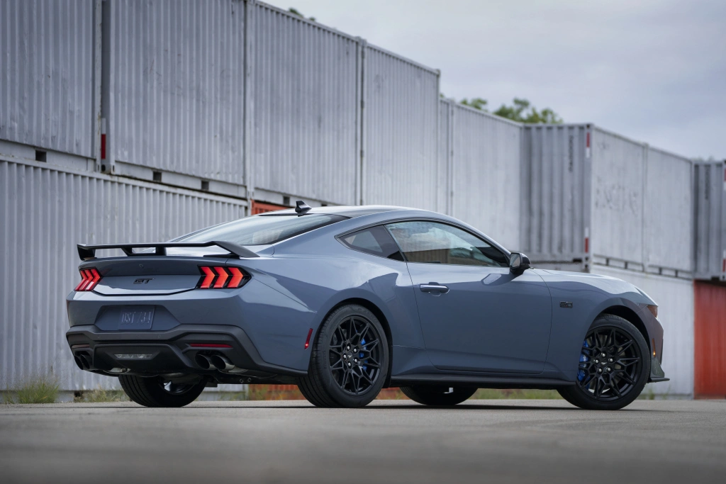nowy ford mustang
