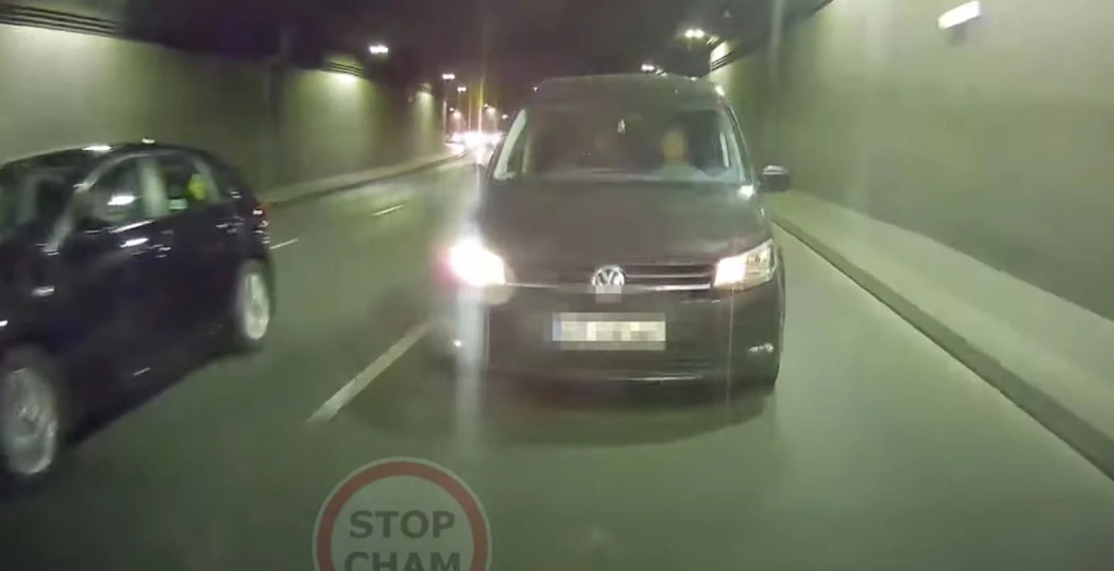 Tunel Wisłostrady w Warszawie, jazda na zderzaku i hamowanie