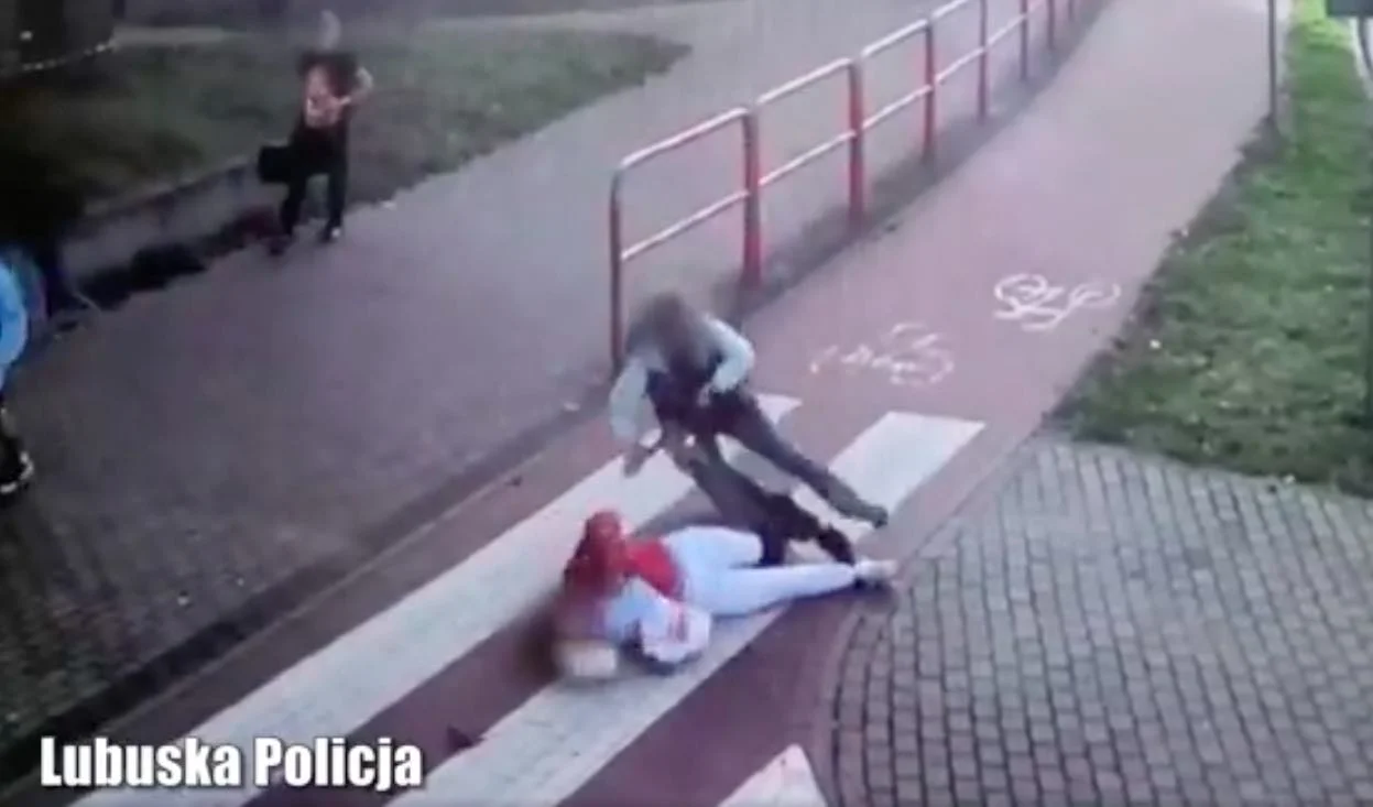 Kobieta weszła prosto pod jadącą hulajnogę. Kierująca nie miała szans