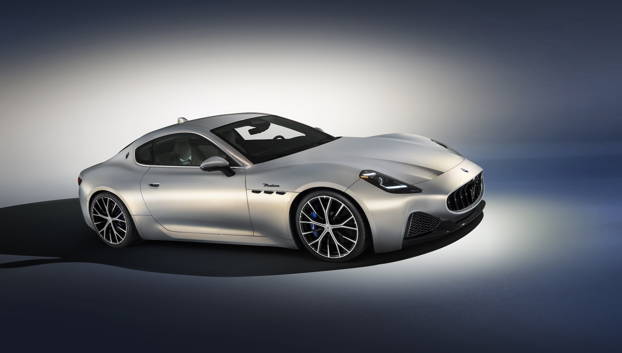 Oto nowe Maserati GranTurismo. Wersja elektryczna nie bierze jeńców