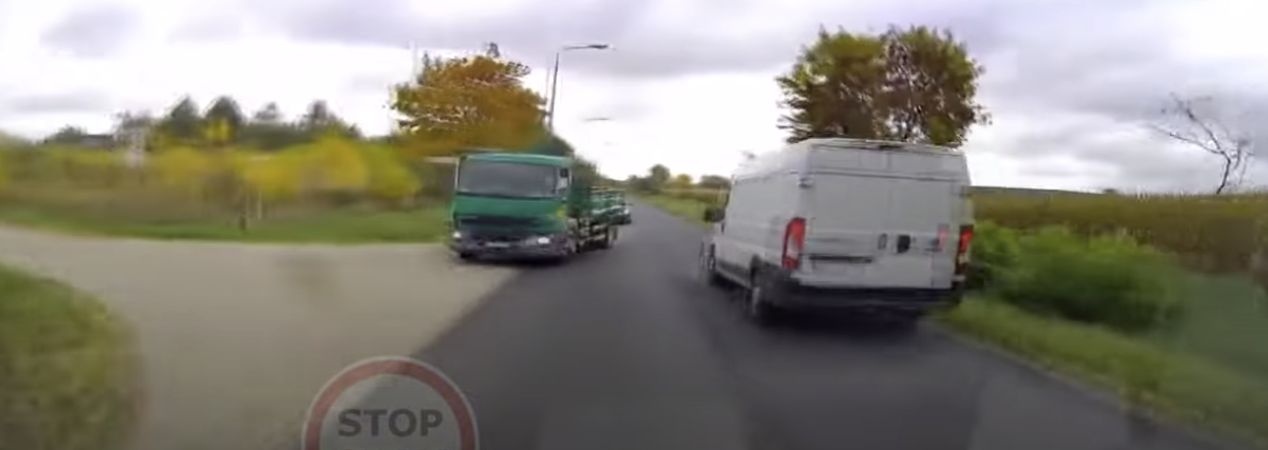 przyspieszanie podczas bycia wyprzedzanym