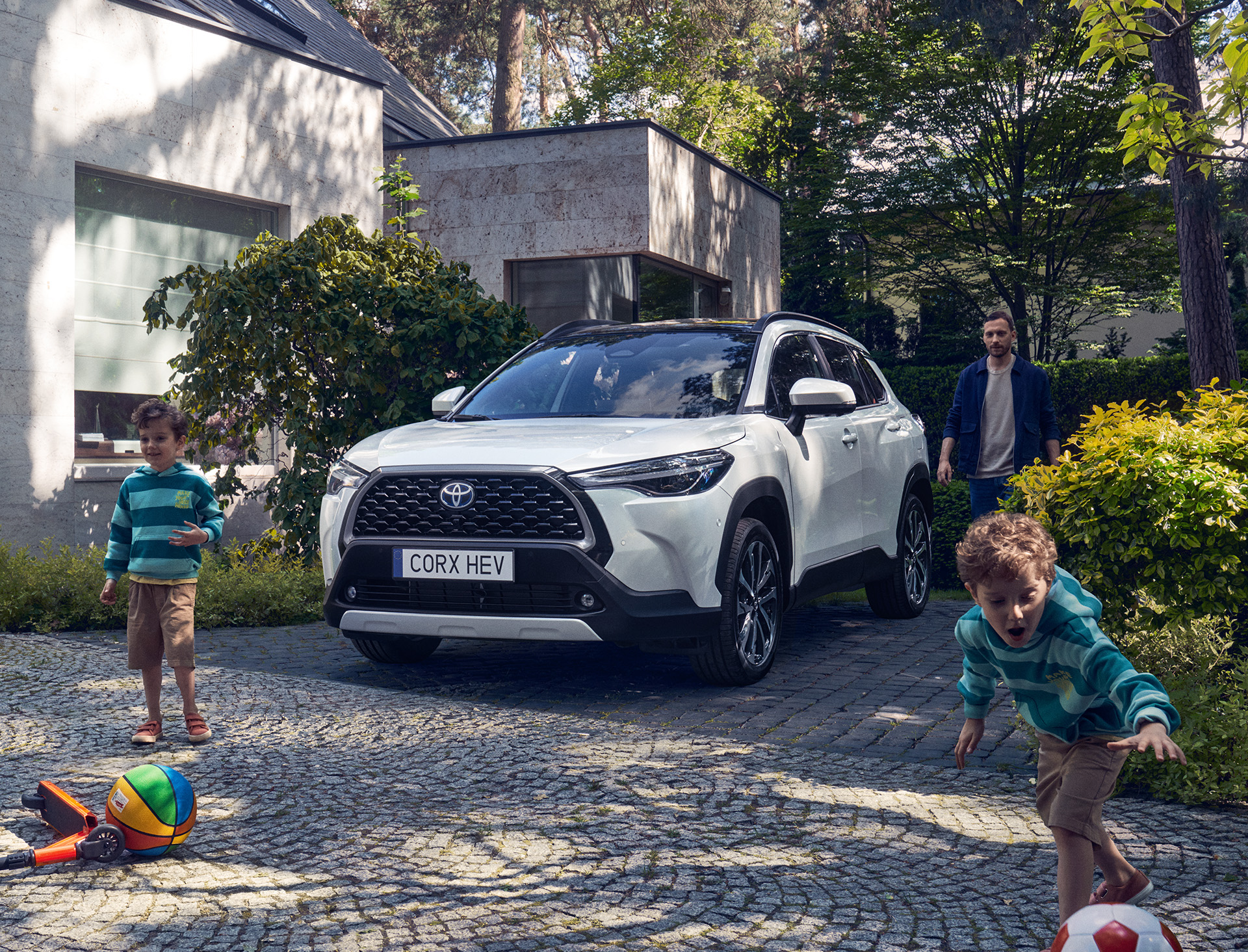 Toyota Corolla Cross i jej napęd hybrydowy 5. generacji