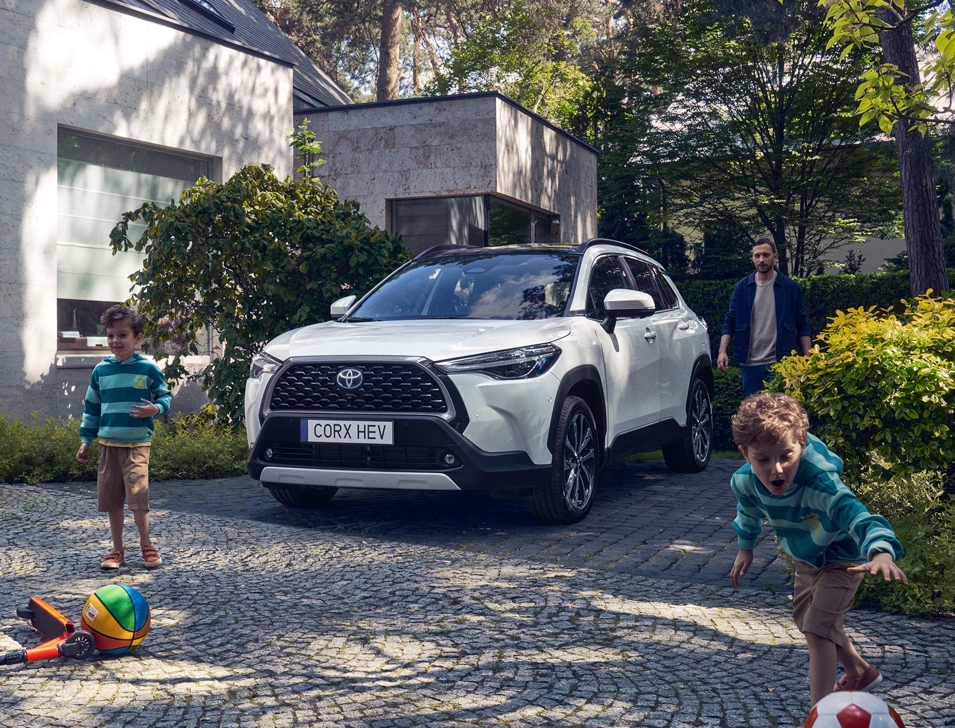 Toyota Corolla Cross i jej napęd hybrydowy 5. generacji