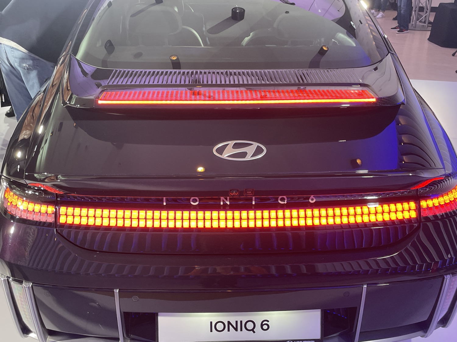 Oto Hyundai IONIQ 6. Widziałem jak zjadał upolowaną Teslę Model 3