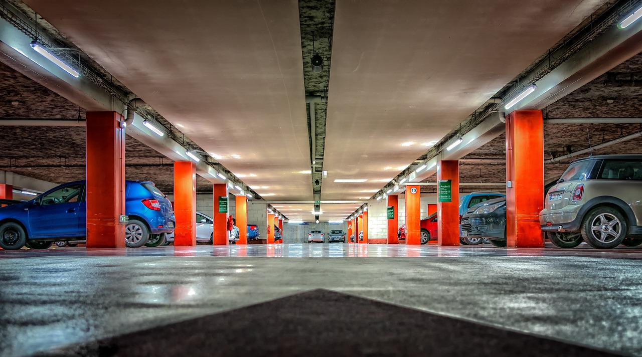 blok bez miejsc parkingowych