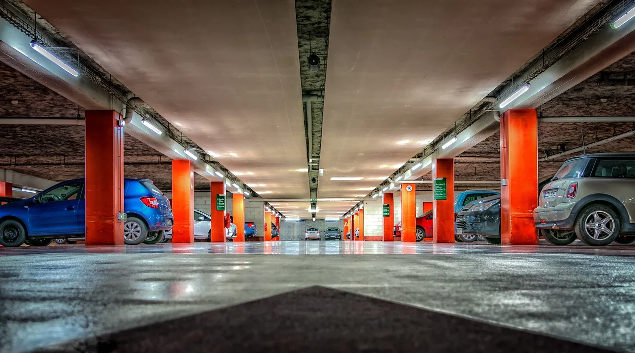 blok bez miejsc parkingowych