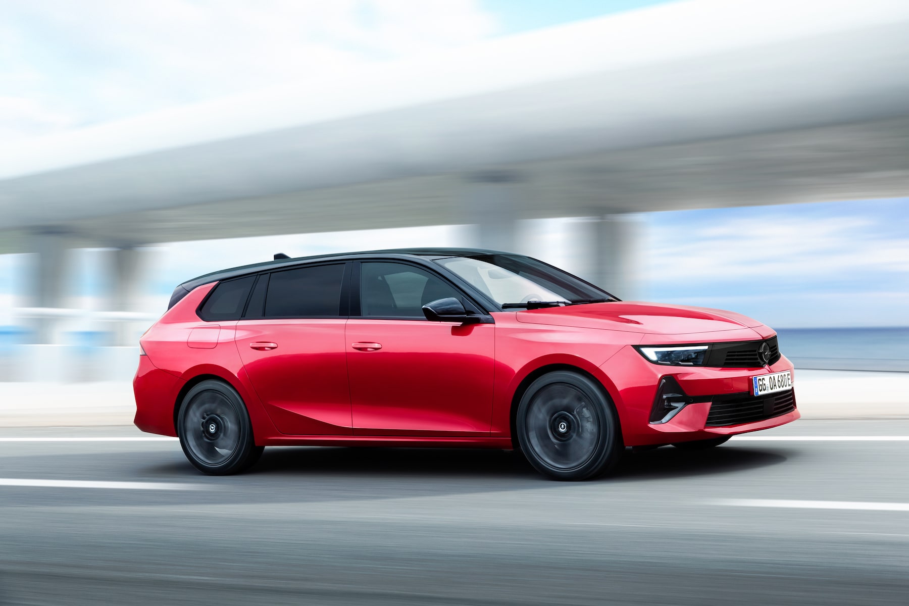 Oto pierwszy taki Opel Astra. Sprzedaż rusza już w 2023 roku. Szykujcie się na cenę 200 tys. zł