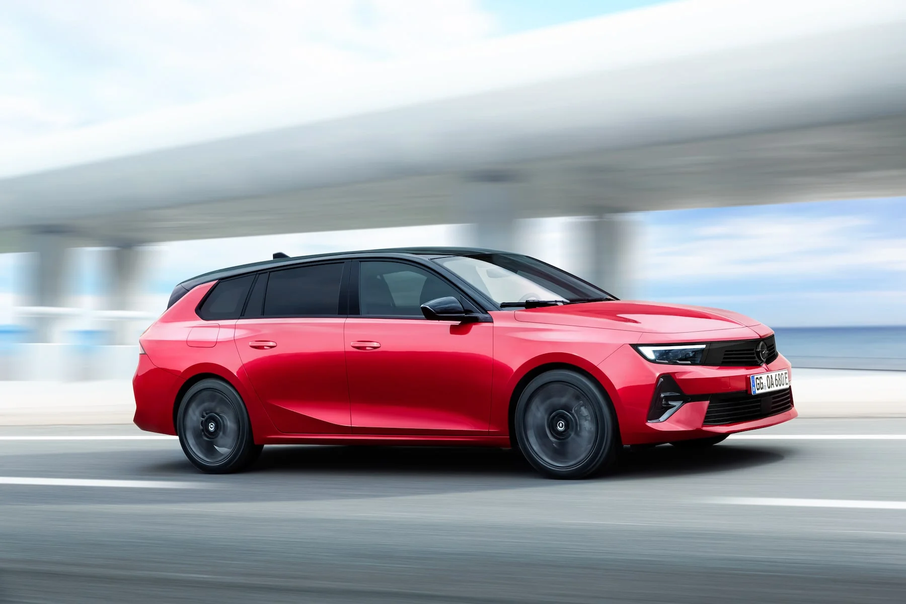 Oto pierwszy taki Opel Astra. Sprzedaż rusza już w 2023 roku. Szykujcie się na cenę 200 tys. zł