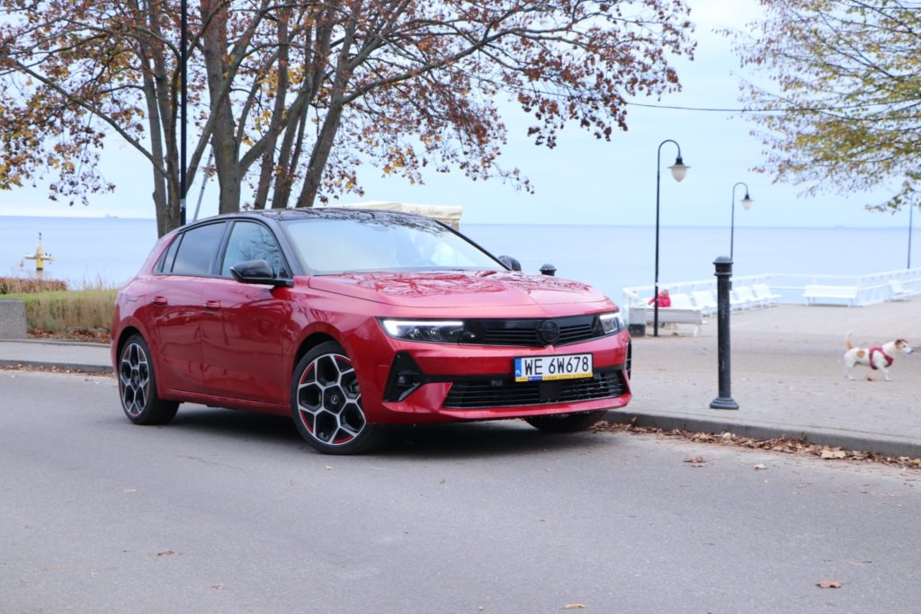 opel astra phev