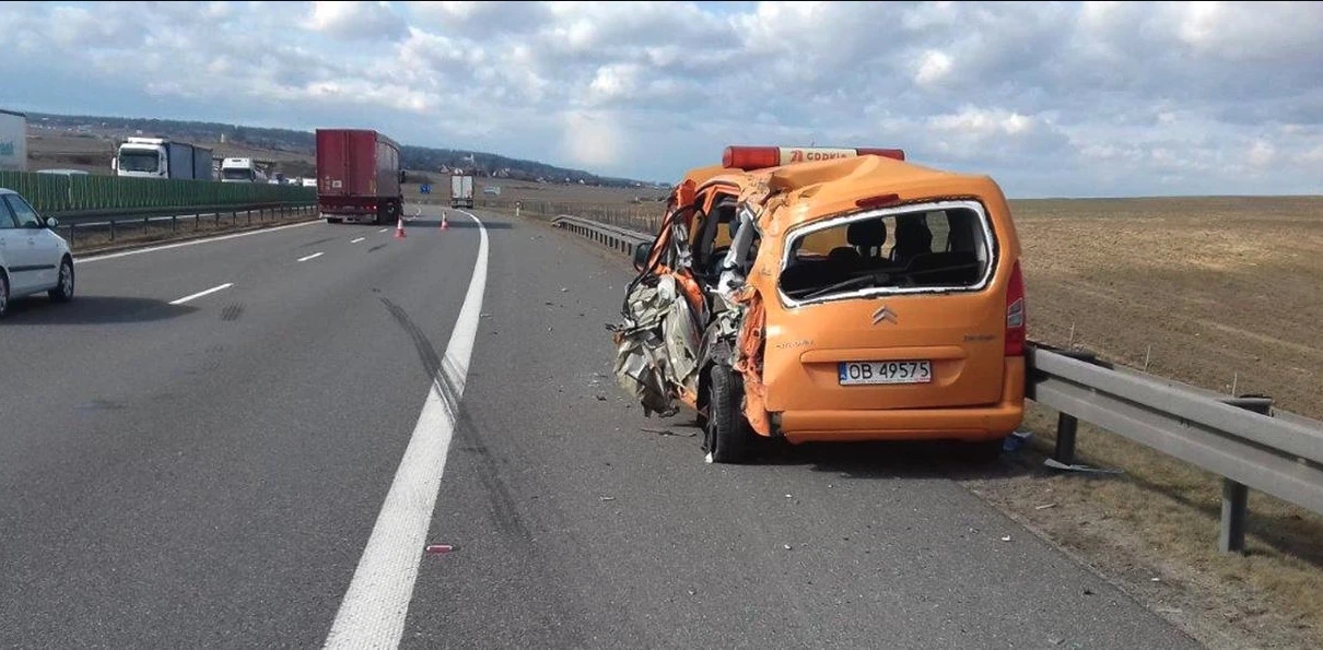 wypadek na pasie awaryjnym