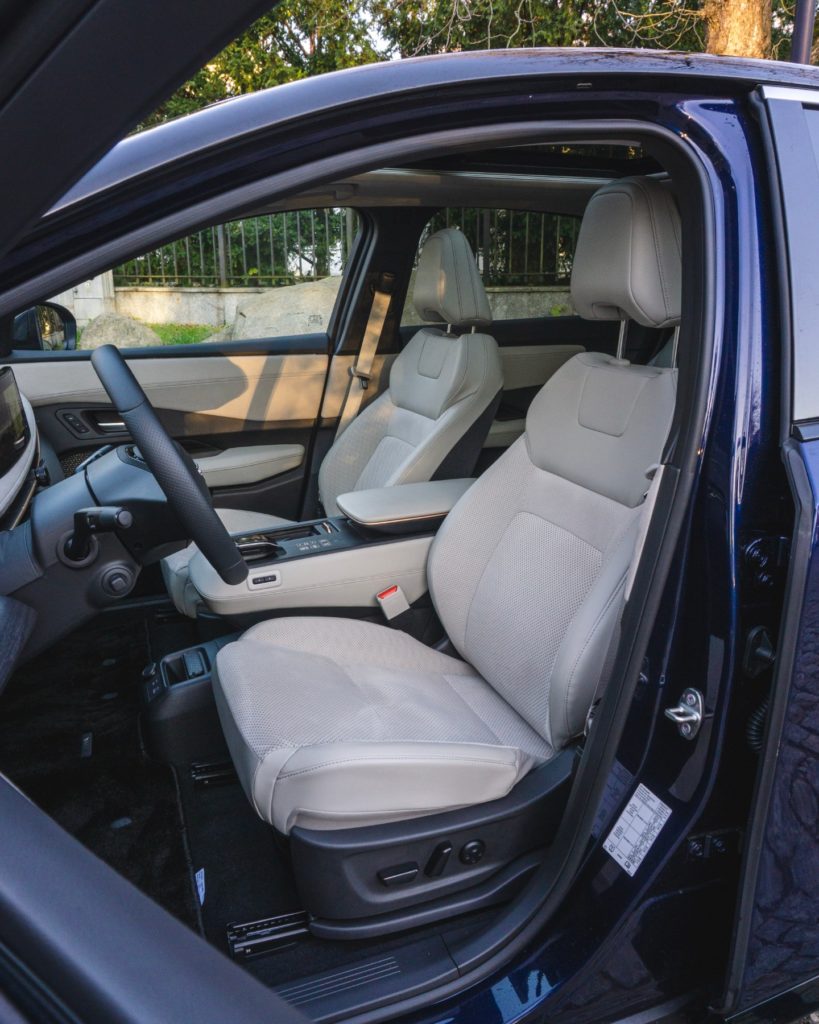 Nissan Ariya 2022 fotele 