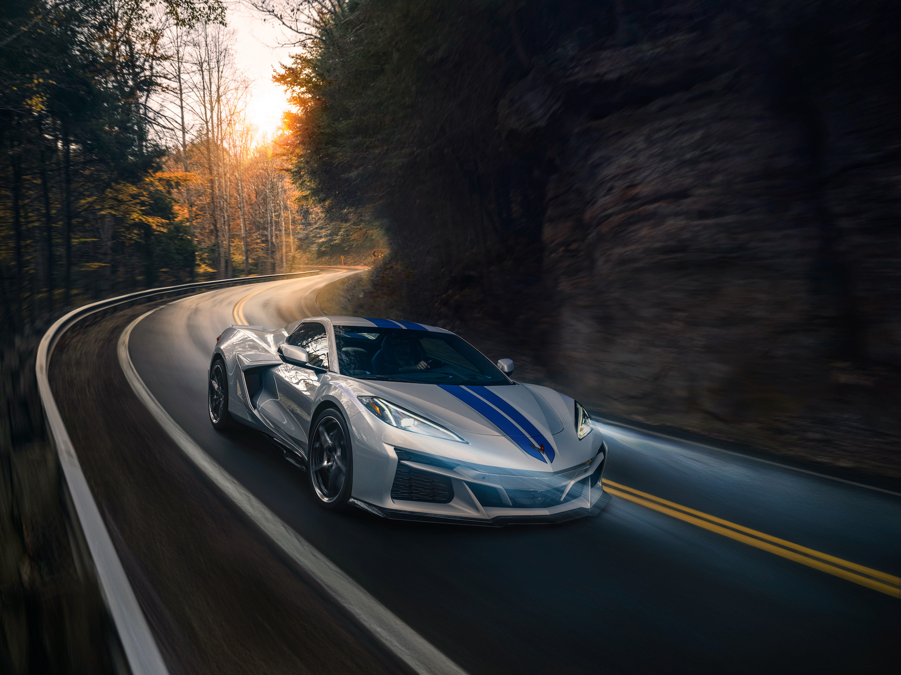 Corvette E-Ray już bez tajemnic. Amerykanie stworzyli hybrydę po swojemu