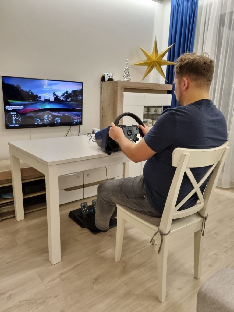 Test Logitech Pro Racing Wheel Logitech Pro Racing Pedals 