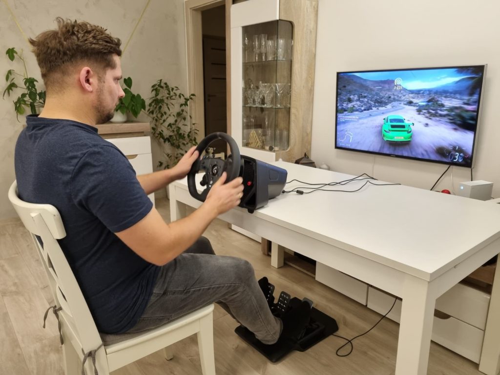 Test Logitech Pro Racing Wheel Logitech Pro Racing Pedals 