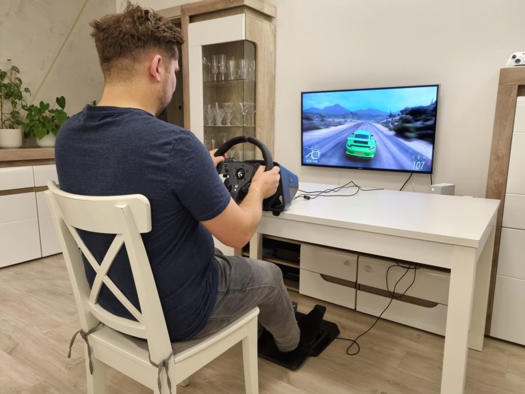 Test Logitech Pro Racing Wheel Logitech Pro Racing Pedals 