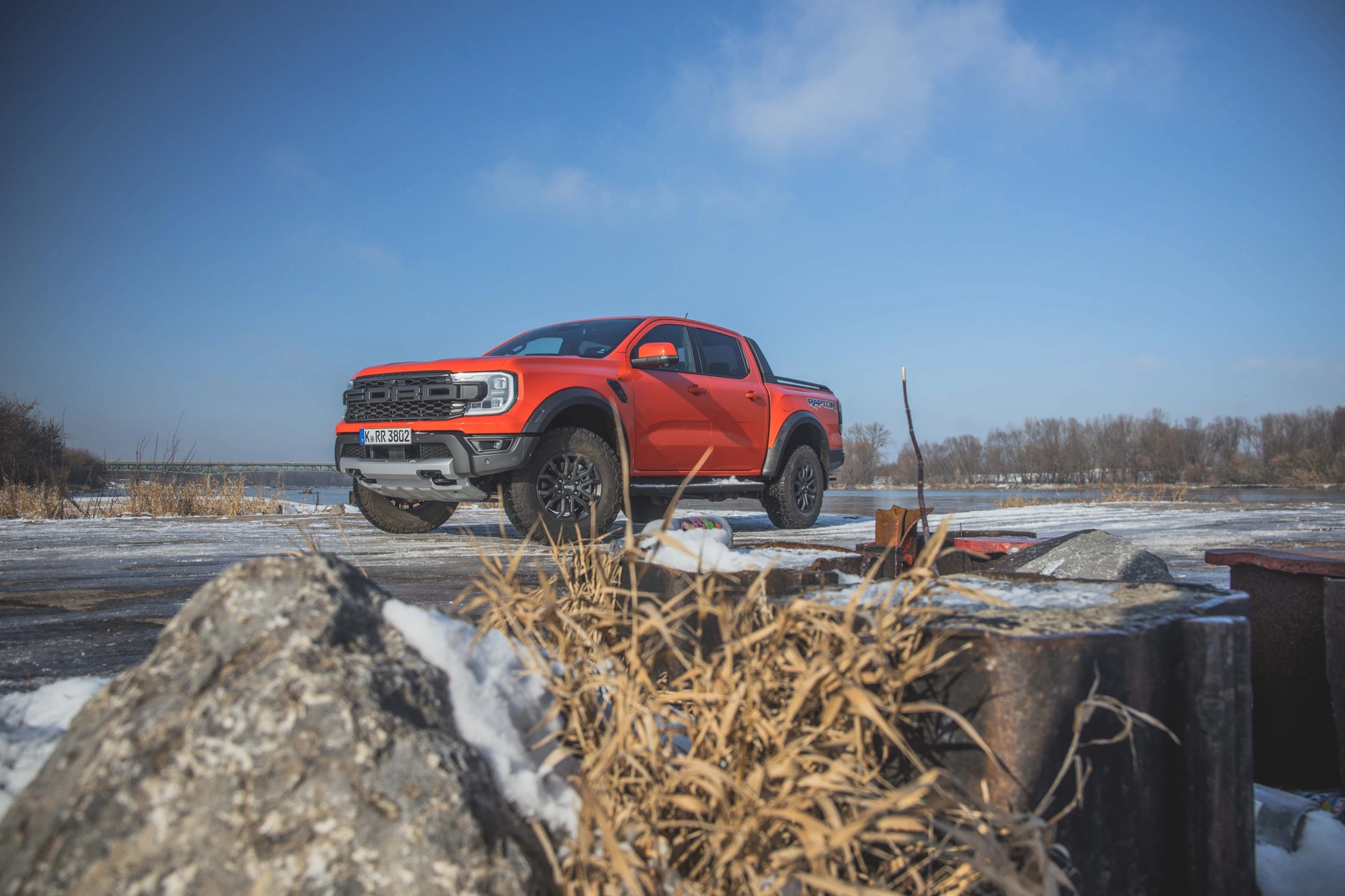 Ford Ranger Raptor potrafi latać. W tym aucie można zasłużyć na licencję pilota