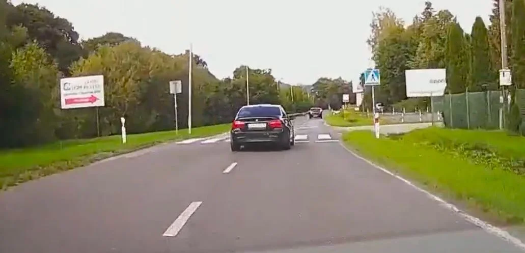 wyprzedzanie przed przejściem